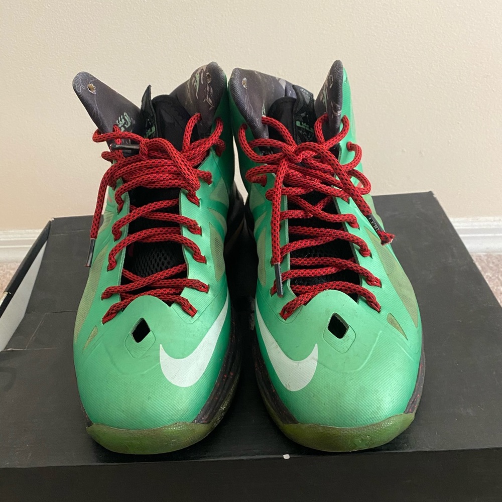 Lebron JAMES sneaker sz 10